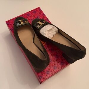 Tory Burch olive color boxwood Suede Pumps